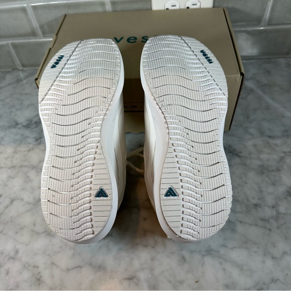 Vessi Waterproof Tidal Sneaker Warm White Women’s Size 7.5 - Picture 4 of 13